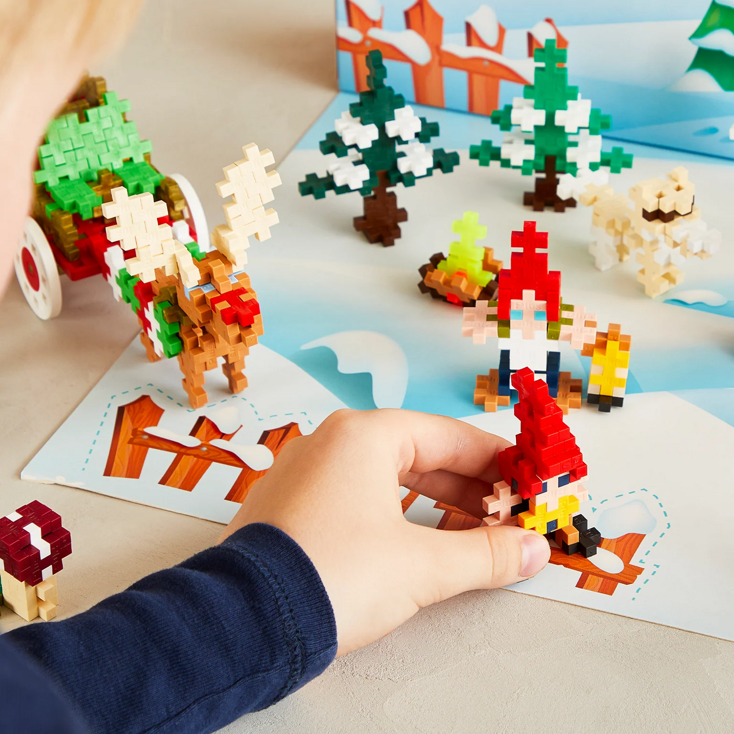 Plus-Plus Advent Calendar Santa's World – 600 pcs Christmas Building Set